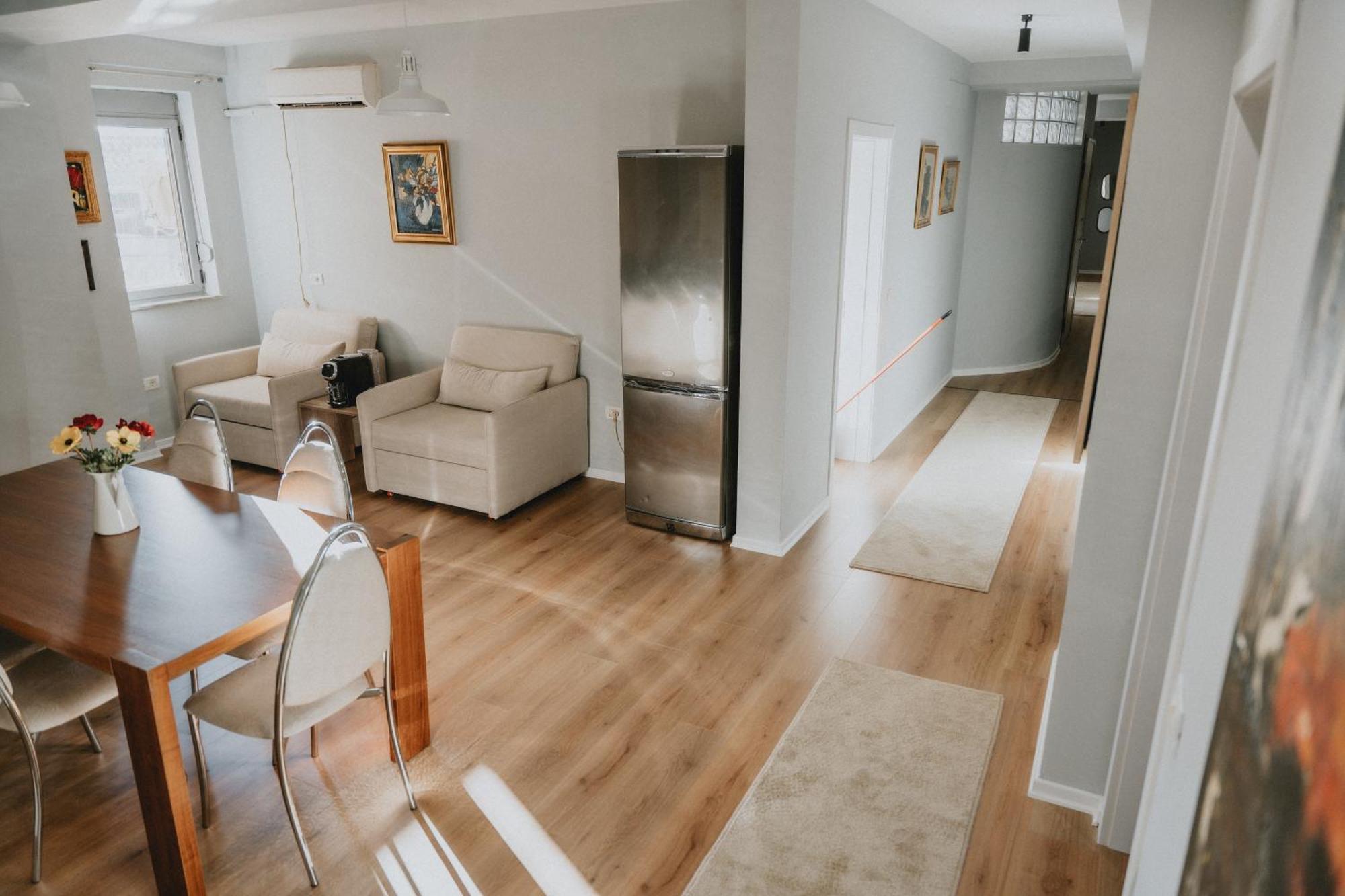 Urban Hotel Tiranë Luaran gambar