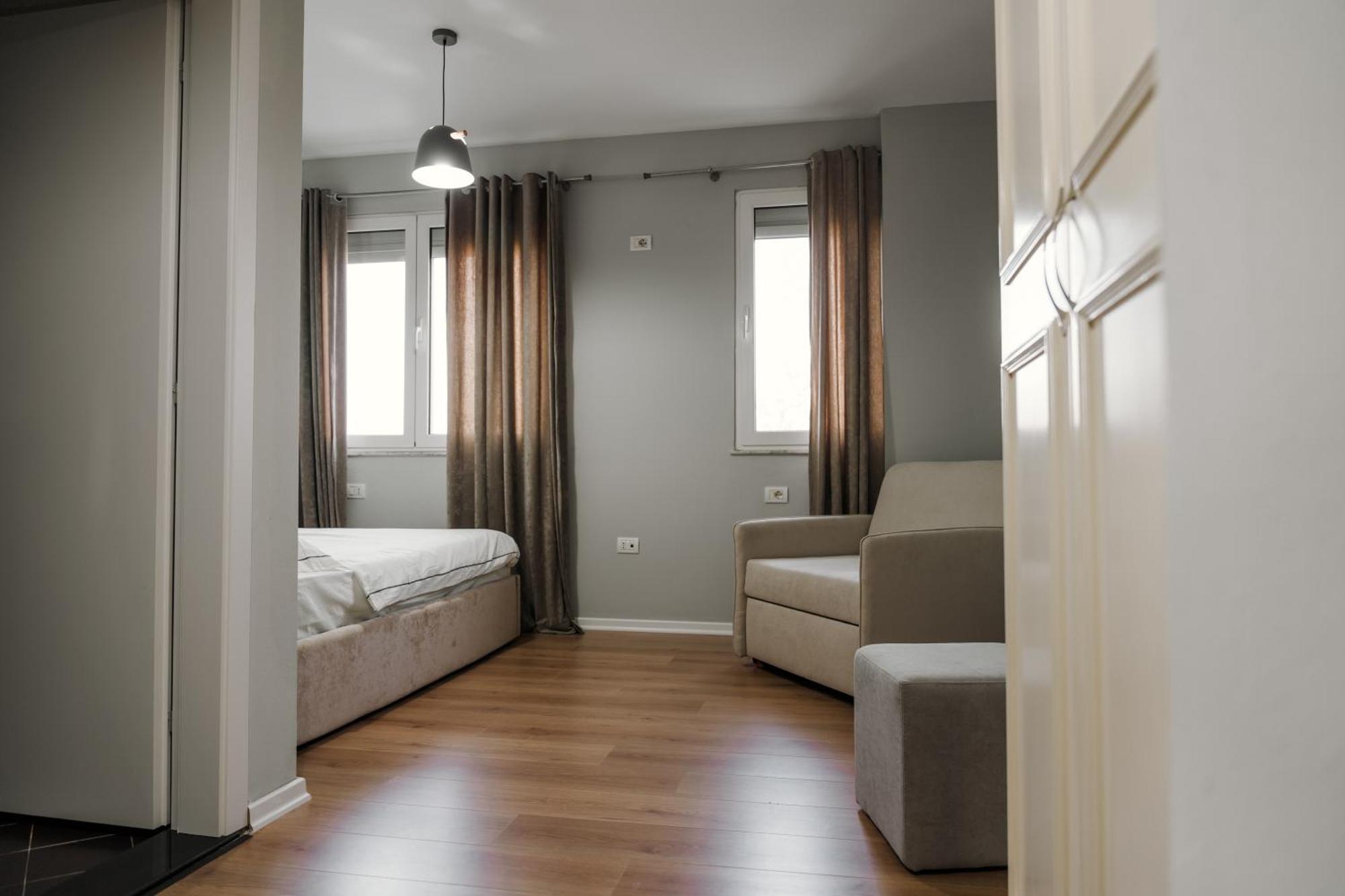 Urban Hotel Tiranë Luaran gambar