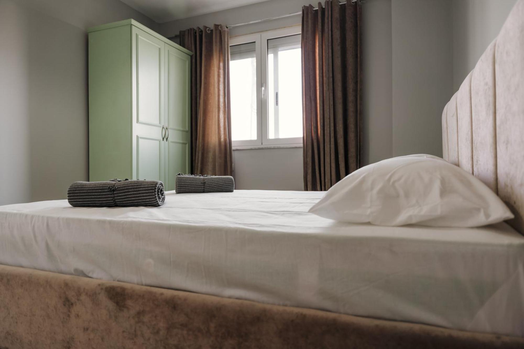 Urban Hotel Tiranë Luaran gambar